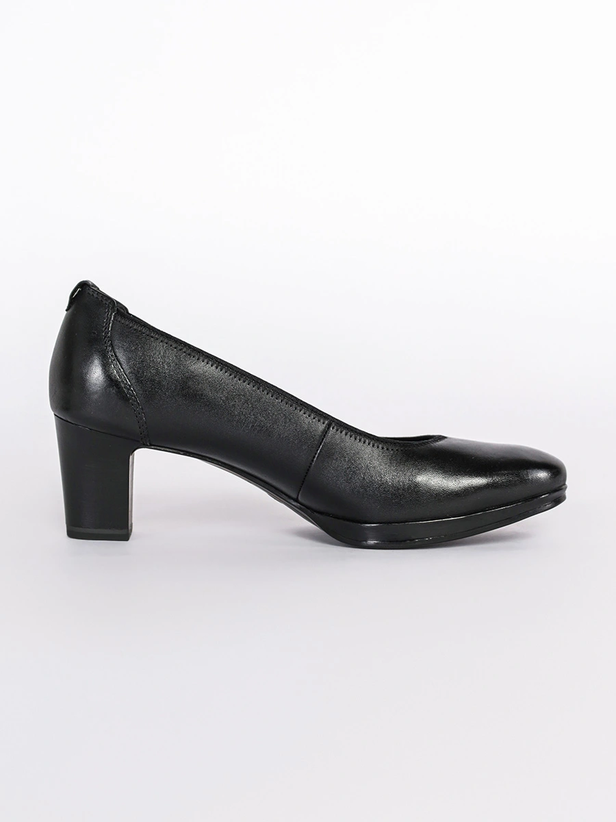 Туфли черного цвета на среднем каблуке